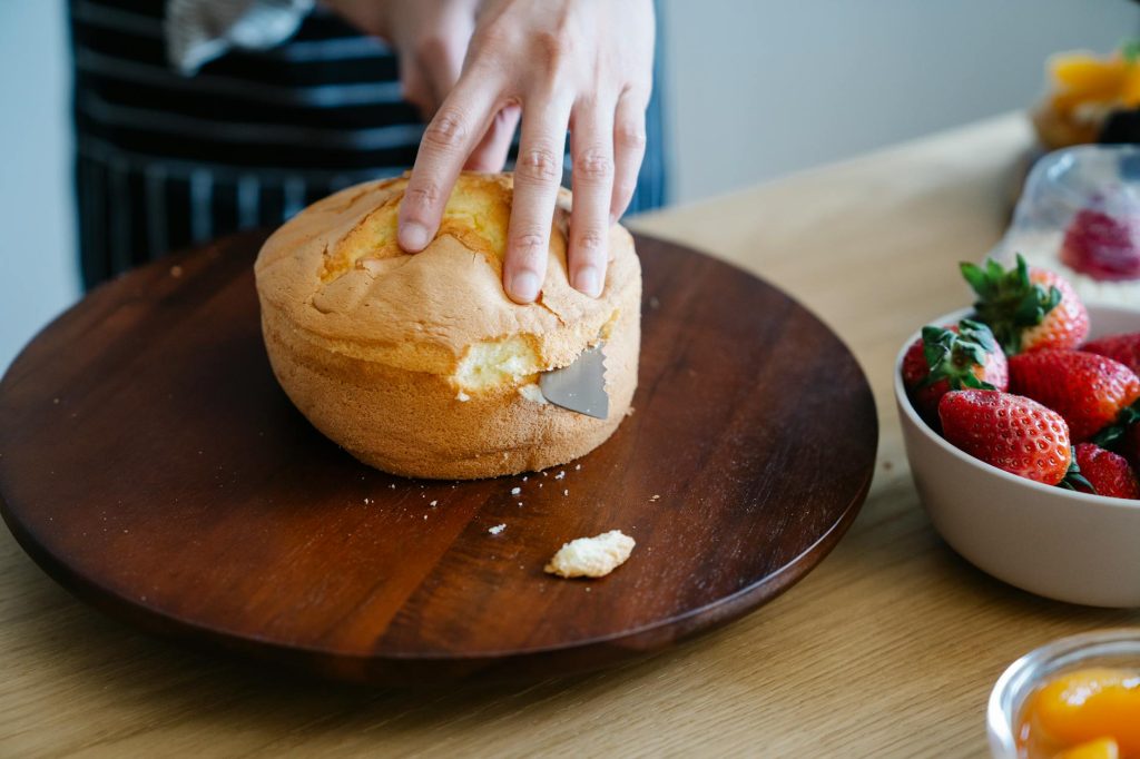 Công Thức Bánh Bông Lan Cơ Bản Tại Nhà: Mềm Xốp Thơm Ngon Từ A-Z